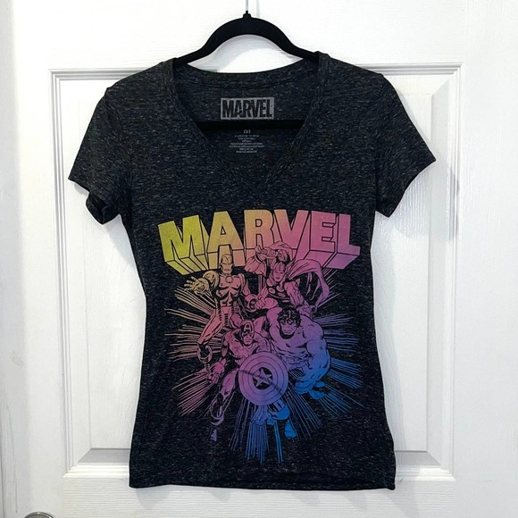 MARVEL | Size Medium Women's fitted v-neck‎ graphic short sleeve t-shirt - Picture 1 of 11
